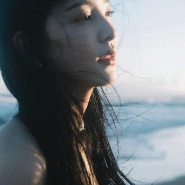 模仿女孩